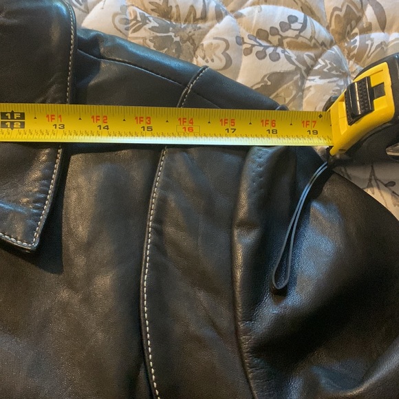 Gorgeous black leather jacket. - Picture 6 of 7